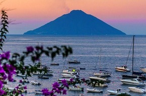 Regione Sicilia - Assessorato turismo, sport e spettacolo: Sizilien begeistert durch Berge, Naturschutzgebiete und Abenteuer / Verbindung zur Geschichte, vom Strudel der Charybdis bis nach San Fratello