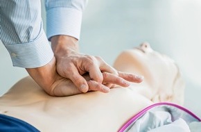 Wort & Bild Verlagsgruppe - Gesundheitsmeldungen: Handeln im Notfall: Wie Sie Leben retten können / Während sich in Dänemark viele Laien eine Reanimation zutrauen, mangelt es in Deutschland an Erste-Hilfe-Wissen / Kurse, Videos und Apps helfen