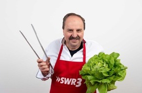 ARD Audiothek: Johann Lafer: "Ich esse Fleisch nur noch zu ganz besonderen Anlässen" / Neuer SWR3 Grill-Podcast mit Promikoch startet am 19. März 2021 / Synchron-Grill-Event am 11. April 2021
