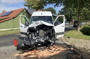 Polizeiinspektion Stade: POL-STD: Schwerer Verkehrsunfall in Ahlerstedt - Motorradfahrer nach Zusammensto&szlig; mit Transporter t&ouml;dlich verungl&uuml;ckt