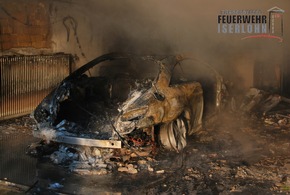 FW-MK: Garage brennt in voller Ausdehnung