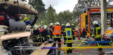 Feuerwehr Schwelm: FW-EN: Schwerer Verkehrsunfall auf der Autobahn