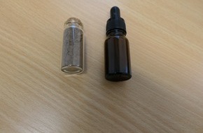 Hauptzollamt Regensburg: HZA-R: Verd&auml;chtige Geschenksendung aus der Schweiz: Zoll in Weiden leitet Strafverfahren ein