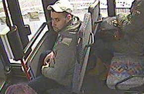 Polizeidirektion Hannover: POL-H: Öffentlichkeitsfahndung mit Bildern aus einer Überwachungskamera Unbekannter versucht Geldbörse zu entreißen