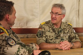 Wechsel an der Spitze des Kommandos Streitkräftebasis in Bonn / 
Vizeadmiral Manfred Nielson übergibt das Amt des Inspekteurs der Streitkräftebasis an Generalleutnant Martin Schelleis