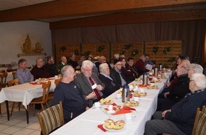 Freiwillige Feuerwehr Bedburg-Hau: FW-KLE: Leiter der Feuerwehr und Bürgermeister dankten den Alterskameraden: 30 Feuerwehr-Senioren trafen sich zur Adventsfeier in der "Alten Schmiede"