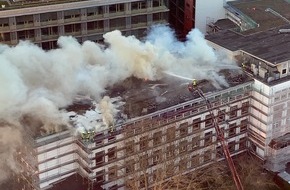 Feuerwehr Frankfurt am Main: FW-F: Feuer in der Dachkonstruktion eines Gebäudes der Fachhochschule Frankfurt