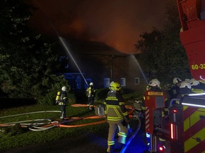 FW-SE: Feuer in einem landwirtschaftlichen Betrieb in Kisdorf