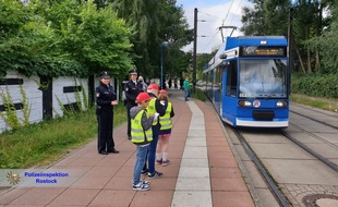 Polizeiinspektion Rostock: POL-HRO: Für mehr Sicherheit auf dem Schulweg - Eine gelungene Veranstaltung zum Schulauftakt