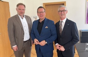 Bundesinnung der H&ouml;rakustiker Kd&ouml;R: biha-Pr&auml;sident Eberhard Schmidt trifft Gesundheits-Staatssekret&auml;r Tino Sorge in Berlin