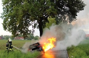 Polizei Minden-Lübbecke: POL-MI: Auto fängt nach Kollision mit Baum Feuer