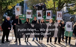 Gesellschaft für bedrohte Völker e.V. (GfbV): GfbV-Aktion vor der russischen Botschaft: Trauergrüße nach Moskau