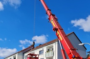 Feuerwehr Dortmund: FW-DO: Personenrettung mit Hilfe des Feuerwehrkrans