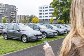 Škoda übergibt ersten Teil einer großen Dienstwagen-Flotte an METRO Deutschland