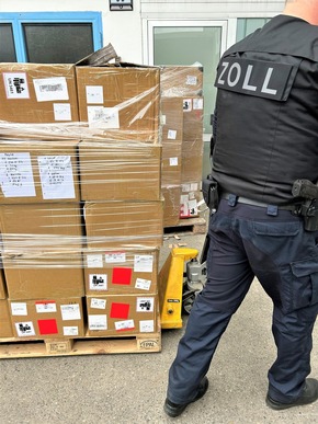 ZOLL-M: Bayerische Rekordsicherstellung von 250.000 Stück geschmuggelten E-Zigaretten - zwei Tatverdächtige in Untersuchungshaft.