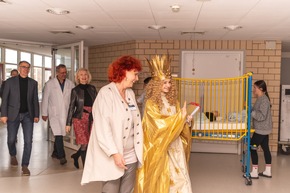 Pressemitteilung: Nürnberger Christkind bringt Weihnachtszauber in die Kinderklinik des Klinikums Nürnberg