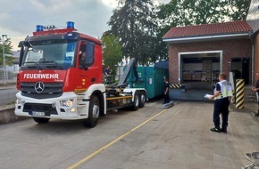 Feuerwehr Bocholt: FW Bocholt: Entstehungsbrand an Papierpresse eines Supermarktes