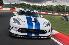 Kumho Tire Europe GmbH: Erste Rekorde mit 7:03,45, aber noch keine neue Bestzeit: Grüne Hölle verhindert Rekordfahrt der Dodge Viper