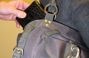 Polizeiinspektion Nienburg / Schaumburg: POL-NI: Weihnachtszeit ist auch die Zeit für Taschendiebe -Bild im Downlaod-