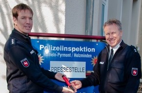 Polizeiinspektion Hameln-Pyrmont/Holzminden: POL-HM: Wechsel in der Pressestelle der Polizeiinspektion Hameln-Pyrmont/Holzminden: Jens Petersen tritt Nachfolge von Jörn Schedlitzki an