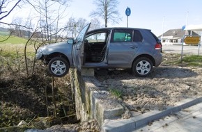 Polizeiinspektion Northeim: POL-NOM: Verkehrsunfall- 83-jähriger hatte Glück im Unglück