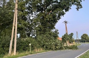 Feuerwehr Schermbeck: FW-Schermbeck: Sturmschaden an der Malberger Straße