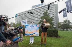foodwatch e.V.: foodwatch-Aktion bei Nestlé: Konzern lehnt Goldenen Windbeutel ab - "Von Werbelüge und Gesundheitsgefährdung kann keine Rede sein" - foodwatch: Konzern dreht Eltern die lange Nase