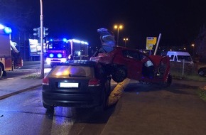 Polizeidirektion Worms: POL-PDWO: Verkehrsunfall mit 3 Verletzten auf der B9 - Audi schiebt BMW gegen Ampelmast