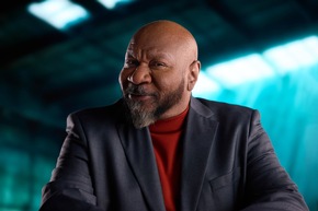 Die deutsche Stimme von Ving Rhames: Interview mit Tilo Schmitz, der dem Hollywood-Star in der Doku-Reihe „History‘s Deadliest mit Ving Rhames“ seine Stimme leiht