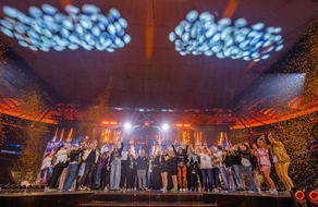 Magische Weltrekord-Show in Frankfurt – Ehrlich Brothers und ihre Fans für drei RID-Weltrekorde ausgezeichnet