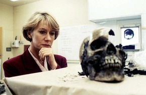 TELE 5: Helen Mirren im Doppelpack auf Tele 5: Am Montag, 09. Juli ist die "Oscar-Queen" in 'Mütter und Söhne' und 'Heißer Verdacht' zu sehen.