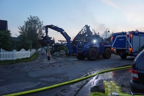 THW-HH MV SH: Explosion und Brand KFZ-Werkstatt - Einsatz für Preetzer THW-Fachgruppe Räumen