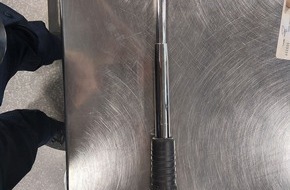 Bundespolizeidirektion Sankt Augustin: BPOL NRW: Bundespolizei stoppt Mann mit Schlagstock im Handgep&auml;ck am Flughafen K&ouml;ln/Bonn