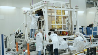 OHB SE: Asteroidenmission Hera: Hauptauftragenehmer OHB absolviert Mating der Sonde
