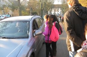 Polizeiinspektion Hildesheim: POL-HI: Sicherheit auf Schulwegen : Kinder werben für Rücksichtnahme