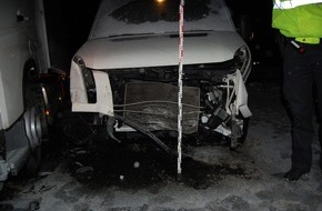 Polizeiinspektion Hildesheim: POL-HI: Verkehrsunfall auf schneeglatter Autobahn mit zwei leicht verletzten Personen