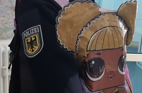 Bundespolizeidirektion Sankt Augustin: BPOL NRW: Rucksack auf dem Bahnsteig vergessen- Bundespolizei macht Kinderherz glücklich