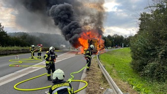 FW-EN: LKW brennt in voller Ausdehnung Autobahn zeitweise gesperrt