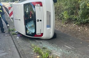 Polizei Hagen: POL-HA: 26-j&auml;hrige Frau verletzt sich bei Verkehrsunfall in Haspe leicht - Auto kippt auf die Seite