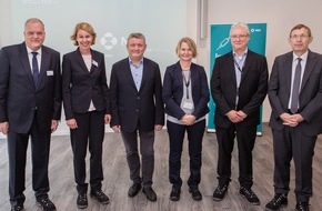 MSD SHARP & DOHME GmbH: Gesundheitsminister Hermann Gröhe besucht Ebola-Impfstoffproduktion in Burgwedel
