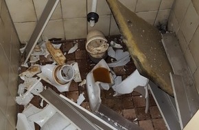 Polizei Duisburg: POL-DU: Beeck: Schultoilette gesprengt - Polizei warnt vor Polenböllern