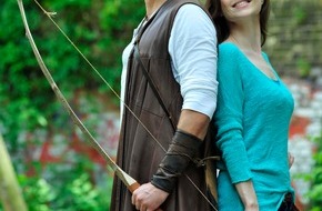 SAT.1: Zeitreise mit Folgen: Pasquale Aleardi und Nadja Becker in der neuen Familienkomödie "Robin Hood & ich" am 17. September 2013 in SAT.1 (BILD)