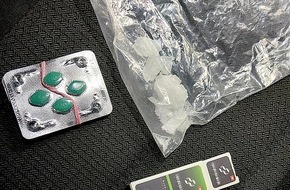 Bundespolizeidirektion Sankt Augustin: BPOL NRW: Internationales Polizeiteam im Einsatz - Urkundenf&auml;lschung, Drogen und Fahren ohne Fahrerlaubnis aufgedeckt