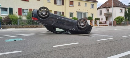 Polizeidirektion Landau: POL-PDLD: Landau: Auto bei Verkehrsunfall überschlagen