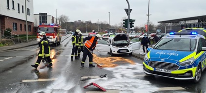 Freiwillige Feuerwehr Werne: FW-WRN: 4RTW_2NEF - LZ1 - auslaufende Betriebsmittel nach VU, 4 Verletzte nach VU