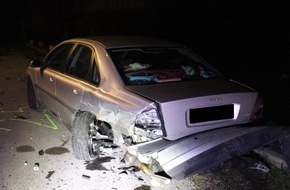 Polizei Minden-Lübbecke: POL-MI: Verkehrsunfall mit Flucht: Unbekannter verursacht hohen Sachschaden