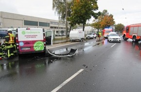 Polizei Mettmann: POL-ME: Hoher Sachschaden nach Verkehrsunfall - Langenfeld - 2110075