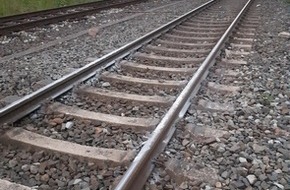 Bundespolizeiinspektion Flensburg: BPOL-FL: Bredstedt - Steine auf Gleise gelegt - Bahnanlagen sind kein Platz für Abenteuer