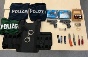 Polizei Düsseldorf: POL-D: Altstadt/Stadtmitte - Mann in Polizei-T-Shirt beschimpft Polizisten - Diverse Anzeigen gefertigt