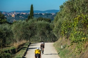 Toskana - Toscana Promozione Turistica: Aktiv sein und bleiben: Die Toskana bietet ein Service-Netzwerk für Radtouristen / Rein in die Natur mit Terre di Casole Bike Hub, Bikepark Abetone oder im Retrostil der historischen Radroute Eroica